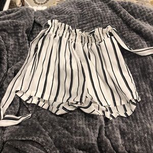 ZAFUL white and black striped shorts with belt